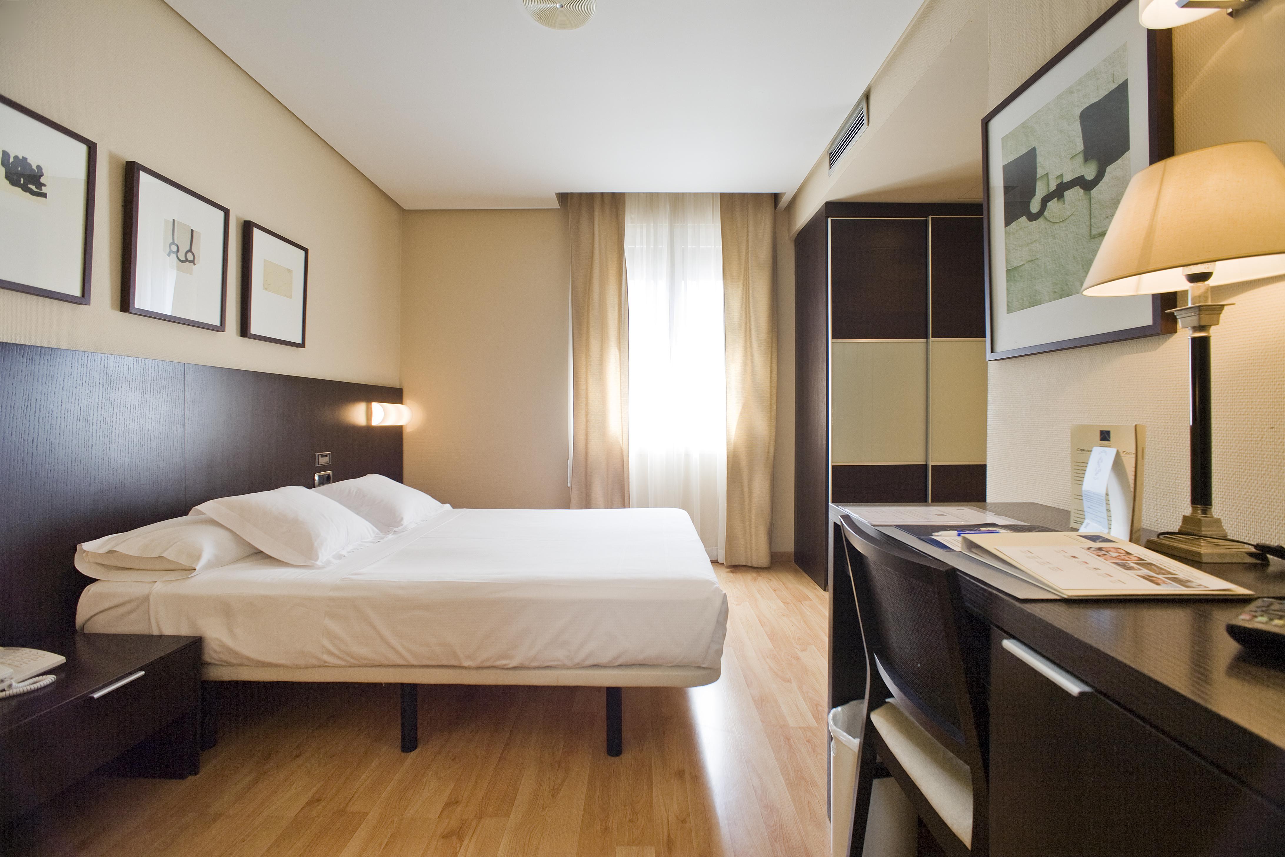 Hotel Sercotel Tudela Bardenas Oda fotoğraf